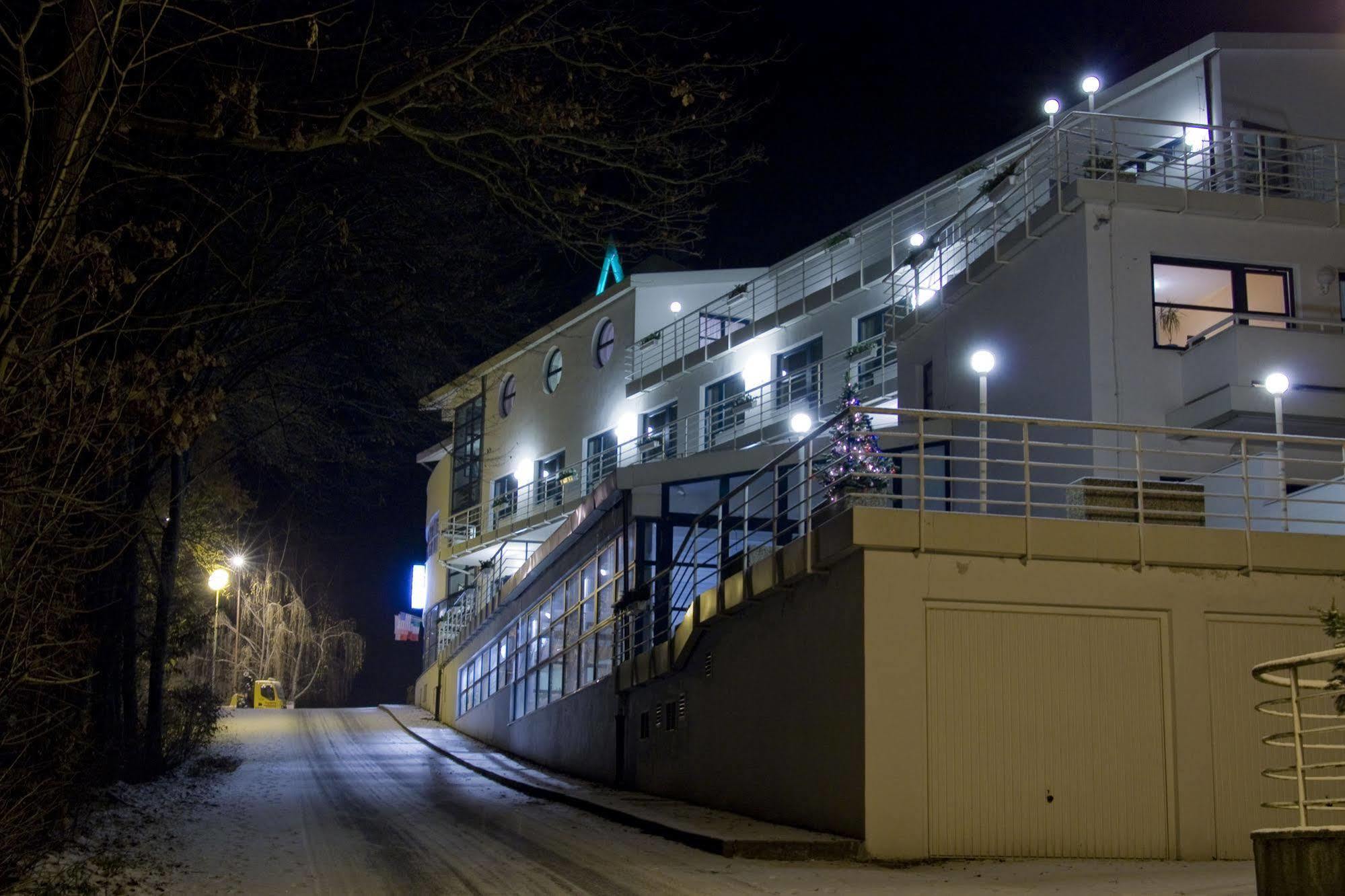 Interhotel America Písek Esterno foto