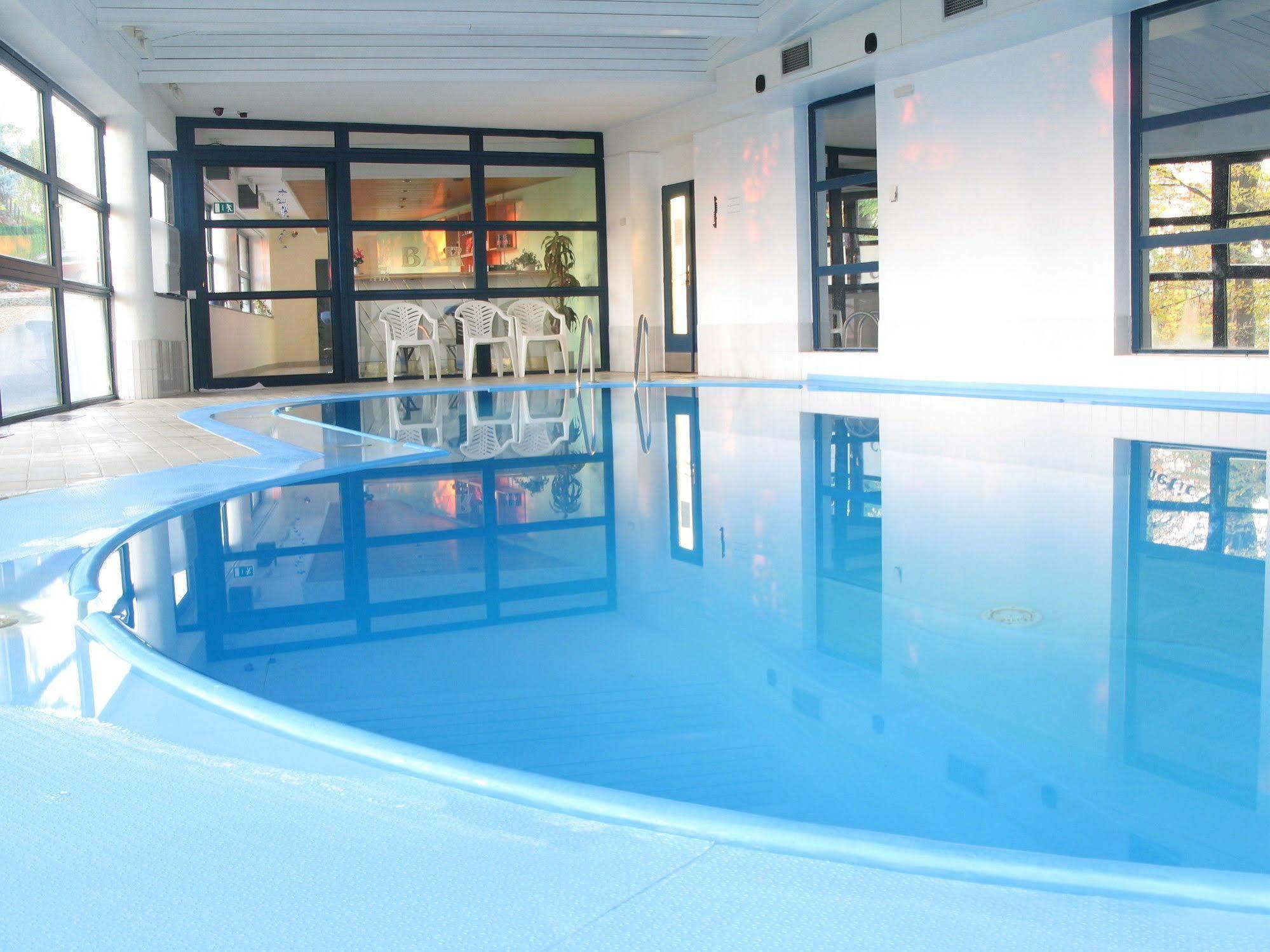 Interhotel America Písek Esterno foto