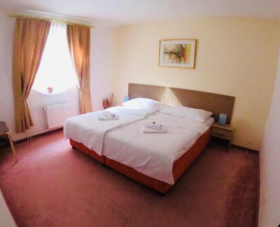 Interhotel America Písek Esterno foto